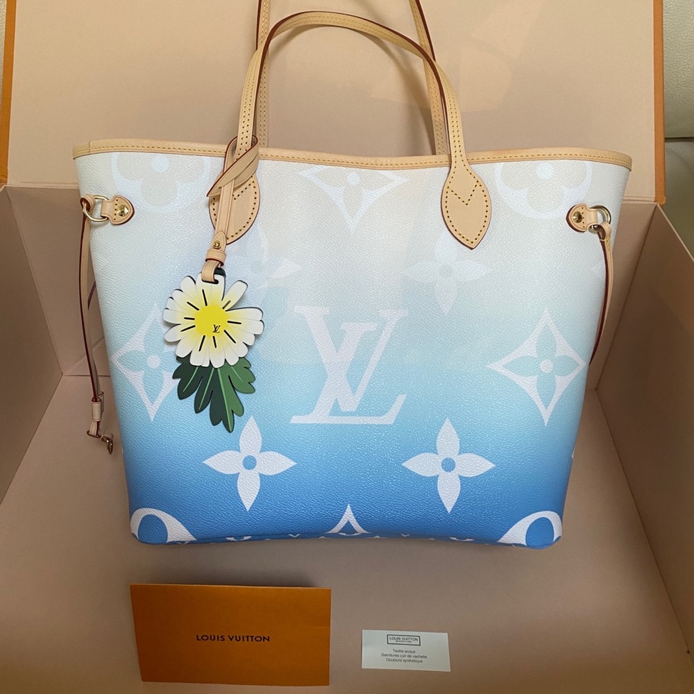 Authentic Neverfull MM by the pool blue